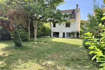 Rueil-Malmaison - maison 5 chambres, jardin, stationnement