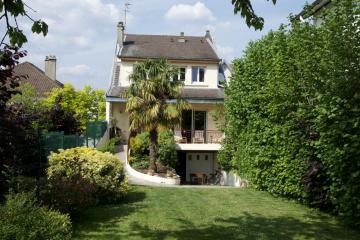 Rueil-Malmaison - Maison de 169m2, 7 pièces, beau jardin, stationnement